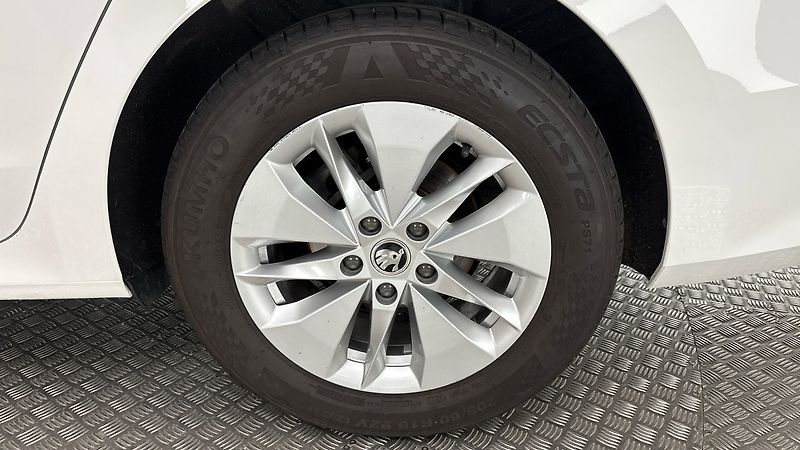 Škoda Octavia 2.0 TDI Ambition - fotka 19 z 24