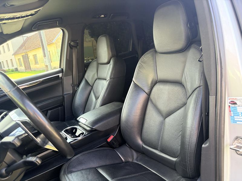 Porsche Cayenne DIESEL 3.0 V6 180KW - fotka 10 z 42