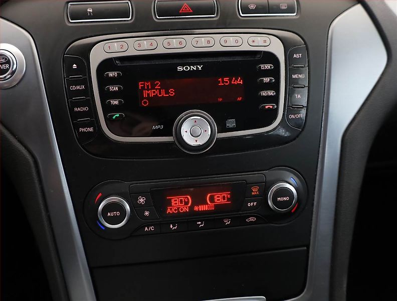 Ford Mondeo (2011) Titanium 2.0 TDCi, nová STK - fotka 10 z 17