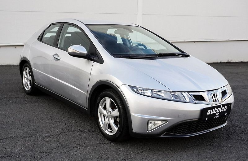 Honda Civic 1.4 i-Vtec ELEGANCE - fotka 1 z 21