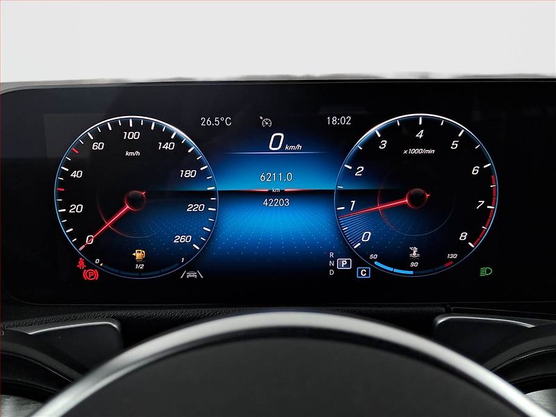 Mercedes-Benz GLB (2022) 180 - fotka 11 z 20