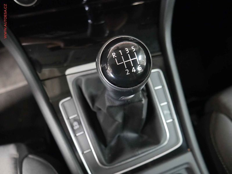 Volkswagen Golf (2014) 1.4 TSI, ČR, AC, výhřev sed. - fotka 21 z 25