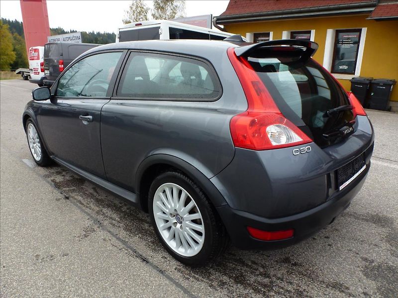 Volvo C30 2,0 i 16V Titanium Grey - fotka 14 z 62