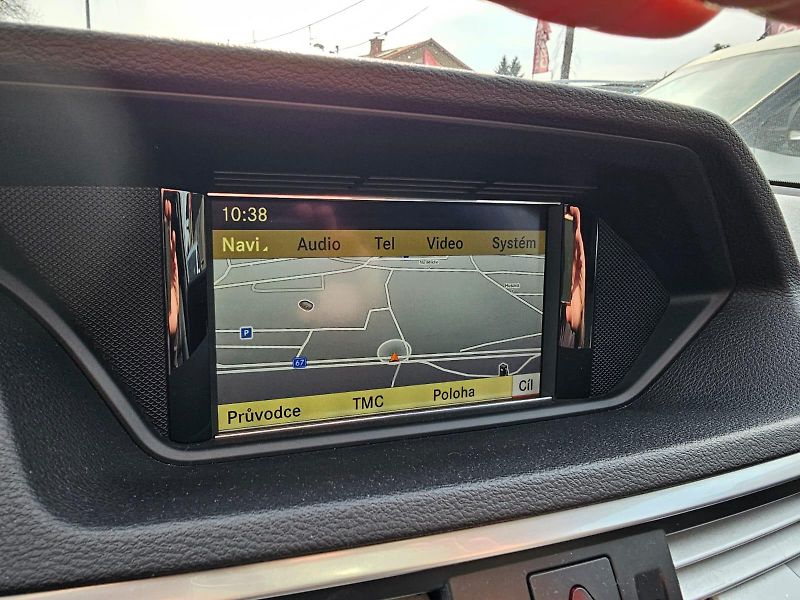 Mercedes-Benz Třídy E (2011) 350 CDi 4Matic 195kw - fotka 20 z 21