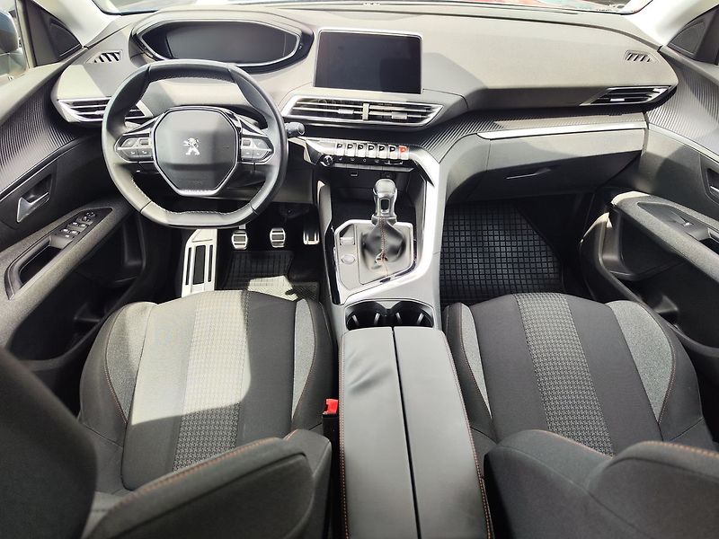 Peugeot 5008 1.6 BlueHDi/88kW Allure S&S - fotka 13 z 34