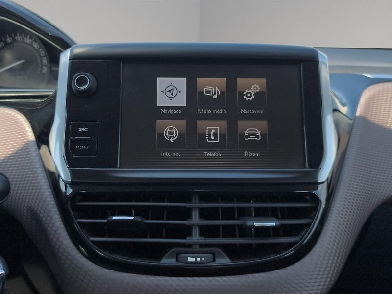 Peugeot 2008 (2015) ACTIVE 1.6 e-HDI 68kW, ČR, 1. - fotka 18 z 24
