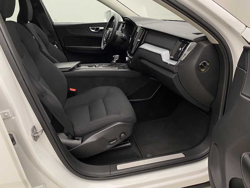 Volvo XC60 T5 MOMENTUM AUT CZ - fotka 23 z 43