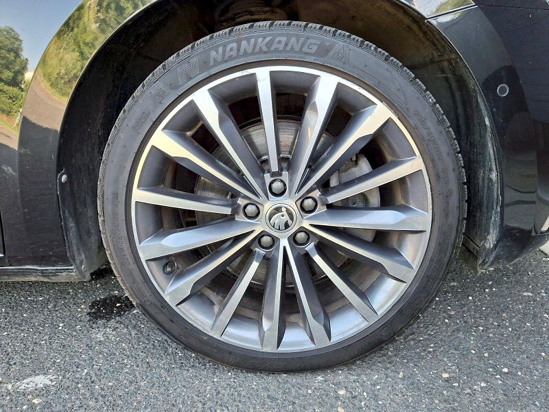 Škoda Superb (2024) Combi L&K DSG 4x4 2,0TSi 206kW - fotka 35 z 35