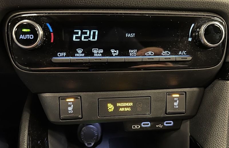 Toyota Yaris 1.5 Hybrid AT STYLE - fotka 7 z 17