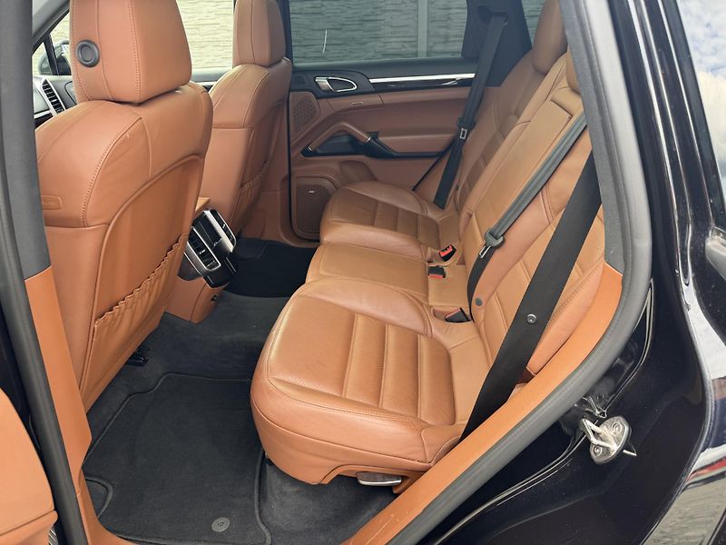 Porsche Cayenne 3.0TDI V6 265PS 4x4 GTS PAKET! - fotka 101 z 159