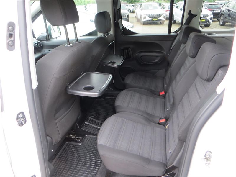 Opel Combo 1,5 CDTI 96kW Life Edit Plus - fotka 21 z 22