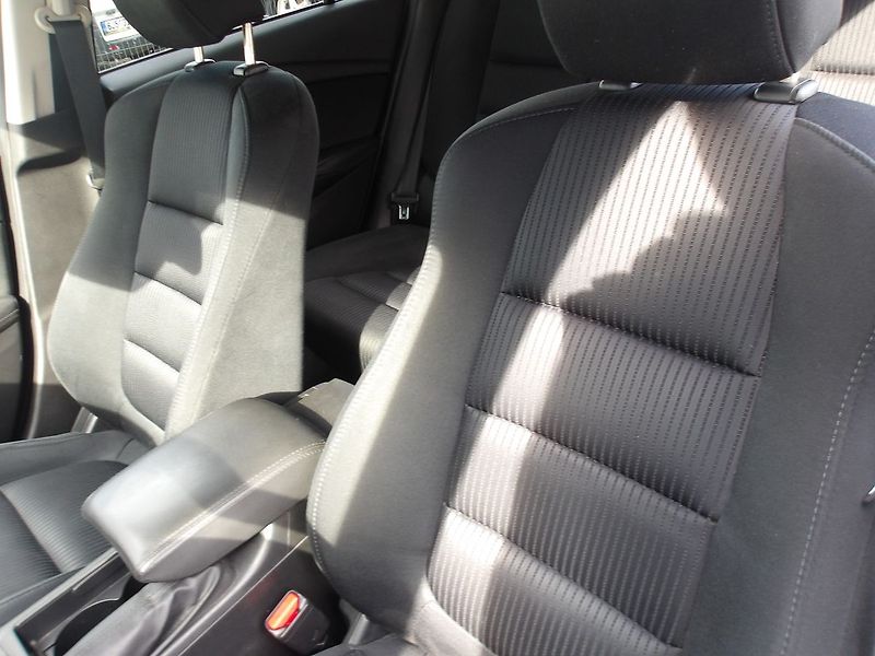Mazda 6 2,2D PO ROZVODECH ! - fotka 18 z 31