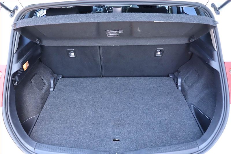 Toyota Auris (2013) 1.6 Valvematic, Automat, Navi - fotka 14 z 24