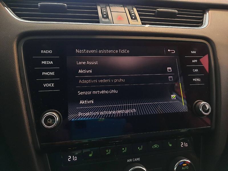 Škoda Octavia (2017) Laurin&Klement 2.0 TDI 4x4 (13 - fotka 20 z 26