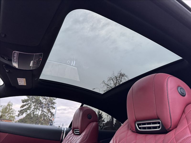 Mercedes-Benz Třídy S 560 4Matic AMG - fotka 31 z 37