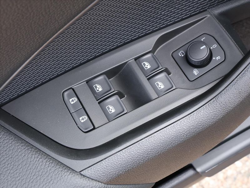 Škoda Octavia 2,0 TSI DSG RS DPH 1.maj CZ - fotka 18 z 31