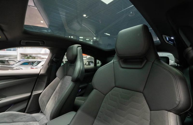 Audi e-tron GT Q SoH 92% 360k HuD Vzduch Pano - fotka 9 z 20