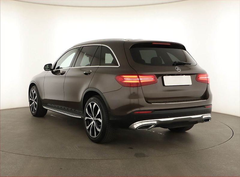 Mercedes-Benz GLC (2015) 220 d 4MATIC, 4X4 - fotka 4 z 20