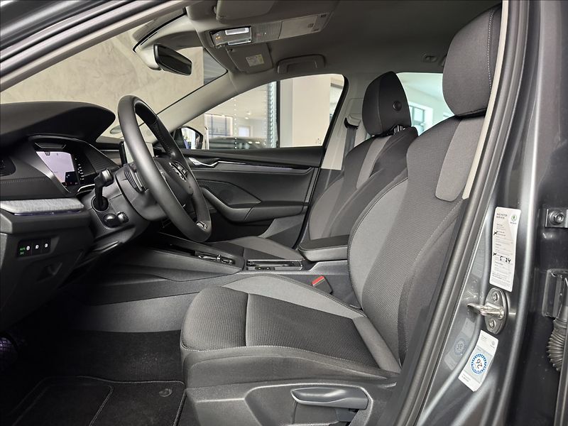 Škoda Octavia 2,0 TDi  DSG Tour Virtual LED - fotka 21 z 44