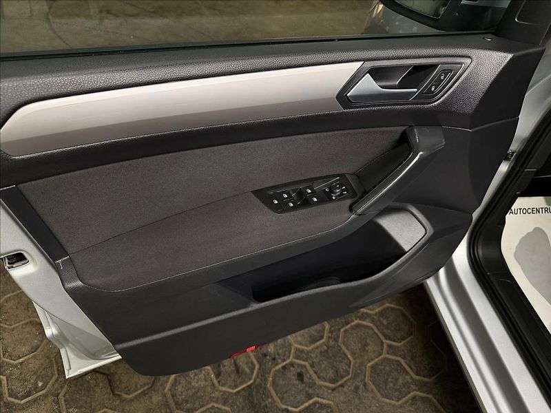 Volkswagen Touran 2.0TDI 2XKOLA 1MAJITEL 84KM! - fotka 14 z 37
