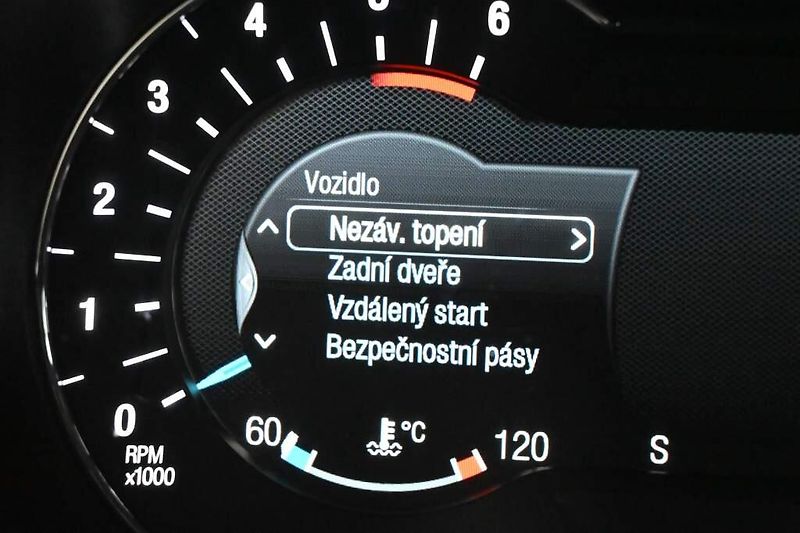 Ford Mondeo (2020) 2.0 140 KW LED ACC SONY 8AT EC - fotka 26 z 37