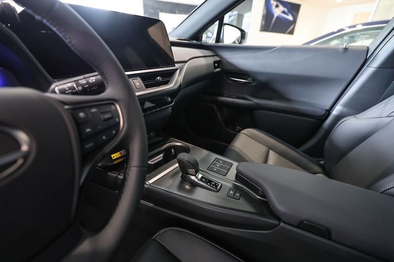 Lexus UX 300h 300h 2.0L HEV F SPORT DESIGN - fotka 9 z 14