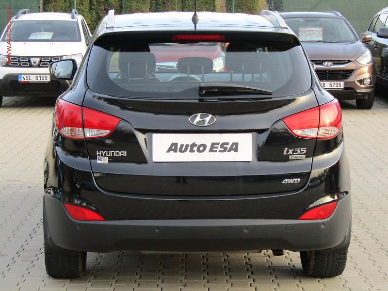 Hyundai ix35 (2012) 2.0 CRDi 4x4, ČR, AC, park - fotka 5 z 21