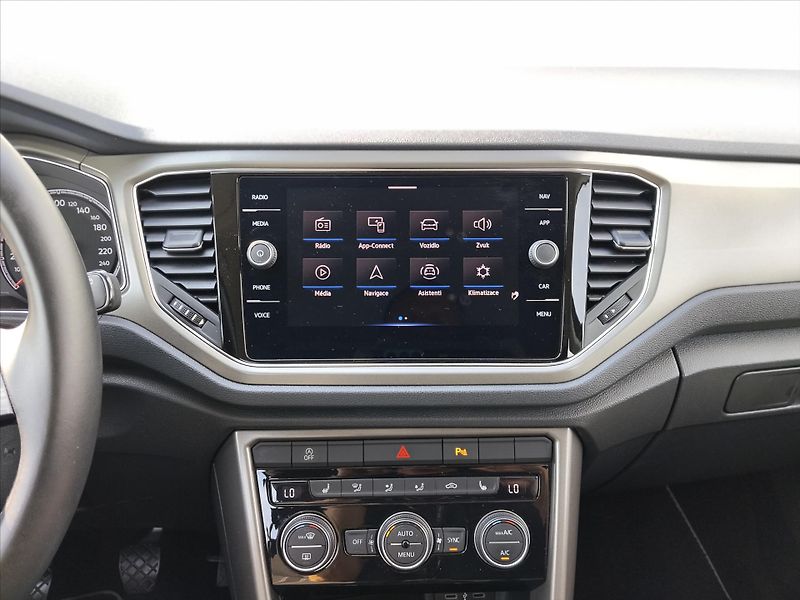 Volkswagen T-Roc 1,5   1,5TSI 110Kw - fotka 12 z 31
