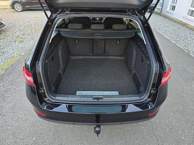 Škoda Superb 2,0 TDI DSG STYLE VIRTUAL NAVI - fotka 47 z 51