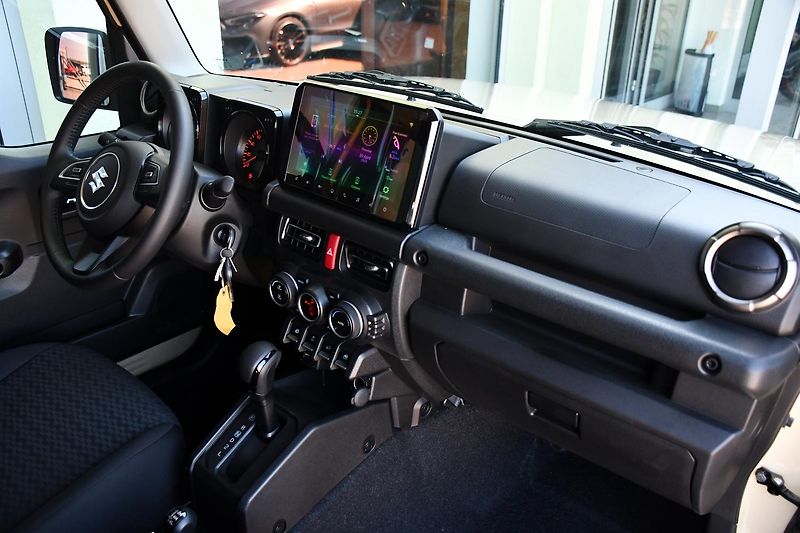 Suzuki Jimny 1,5 GLX AUTOMAT  - fotka 19 z 36