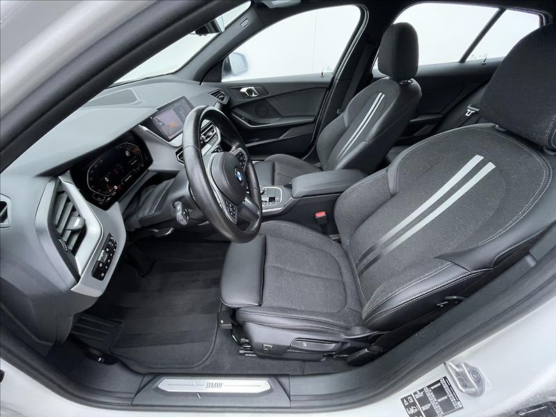 BMW Řada 1 2,0 120d xDrive AT8 Advantage - fotka 4 z 22