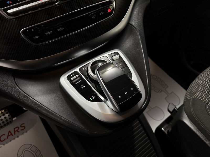 Mercedes-Benz Třídy V 2,0   250D 4MATIC AMG KAMERA - fotka 18 z 32