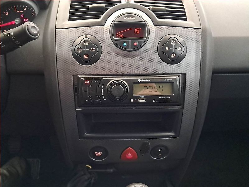 Renault Mégane (2005) 1.6 16V , po STK, Tažné, Klima - fotka 12 z 14