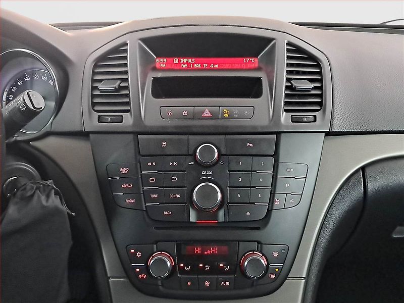 Opel Insignia (2010) 2.0 CDTI, po STK, Tažné - fotka 12 z 17