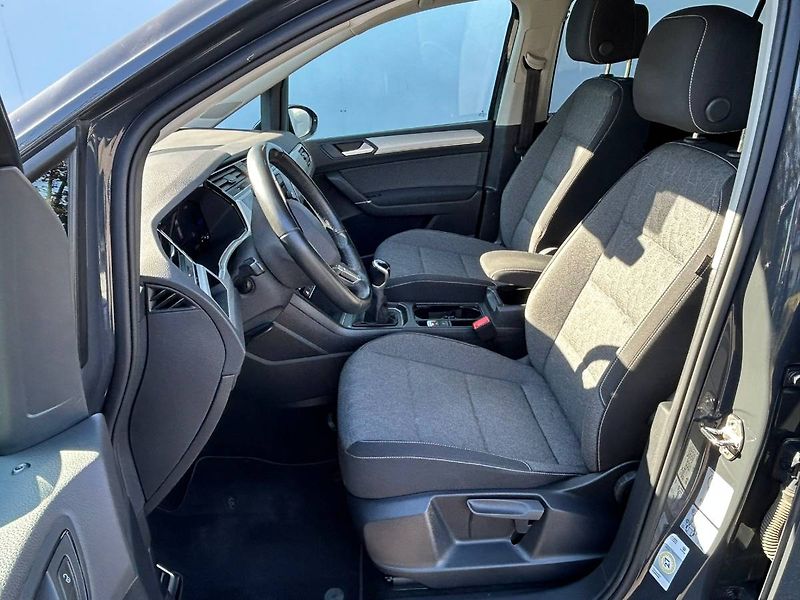 Volkswagen Touran (2023) 1.5 TSI 110kW manuál - fotka 6 z 35