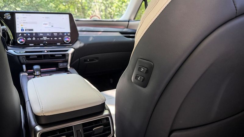 Lexus RX 450h plus 450H+ 2,5 PHEV LUXURY, TAŽNÉ Z - fotka 10 z 33