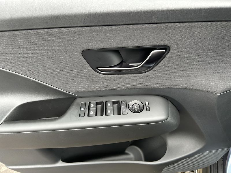 Hyundai Kona 26 1,6 T-GDI DCT HP N LINE - fotka 14 z 31
