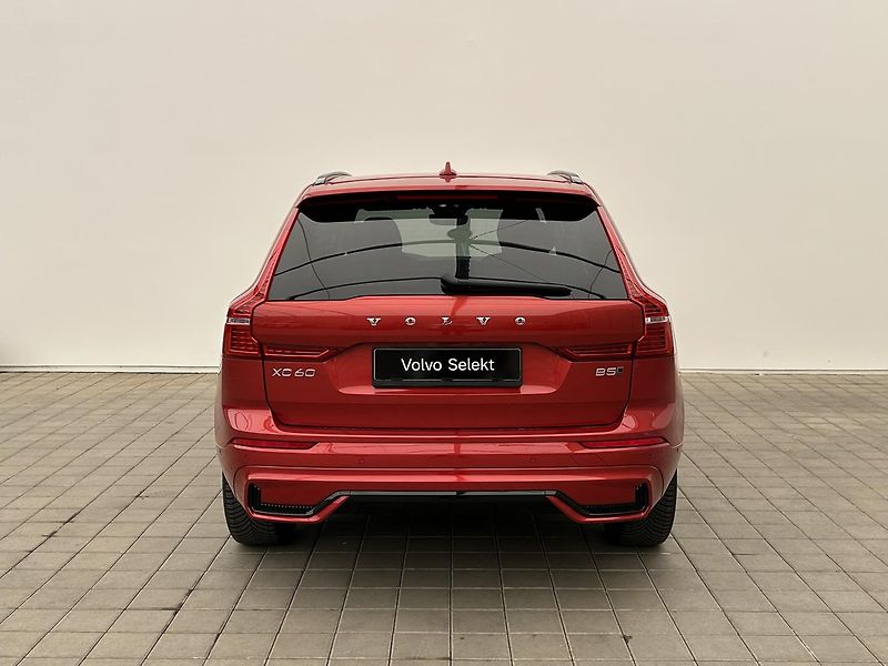 Volvo XC60 2.0  B5 4x4 Plus - fotka 5 z 27