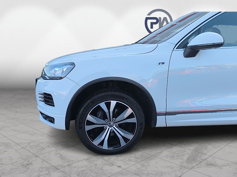 Volkswagen Touareg 3.0 TDi  R-Line - fotka 23 z 23