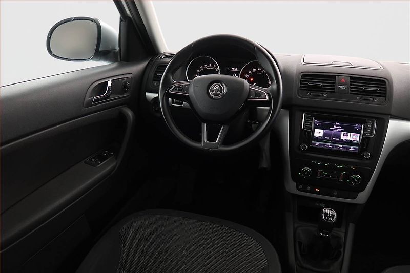 Škoda Yeti (2015) 2.0 TDI, 4X4, Navi, Tempomat - fotka 7 z 19