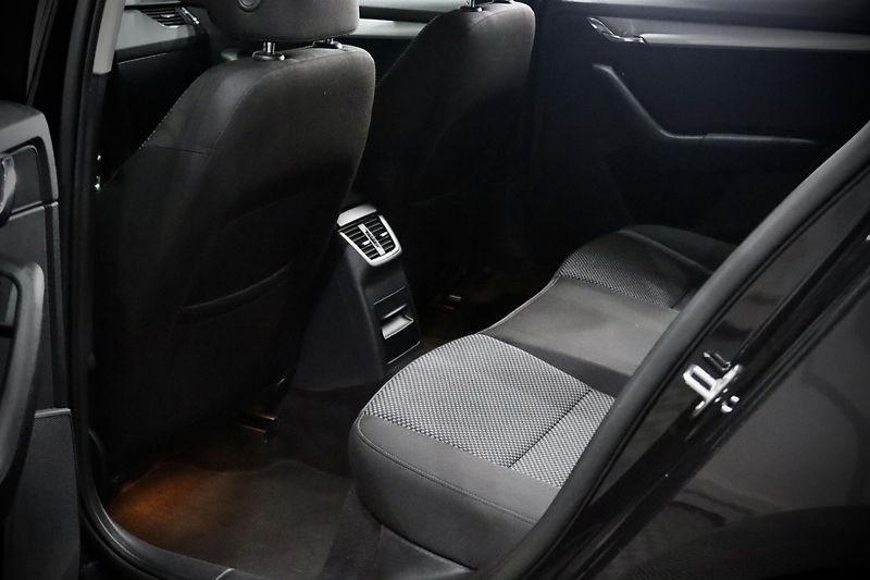 Škoda Octavia 3 Combi 1.4 TSI 110 kW - fotka 17 z 28