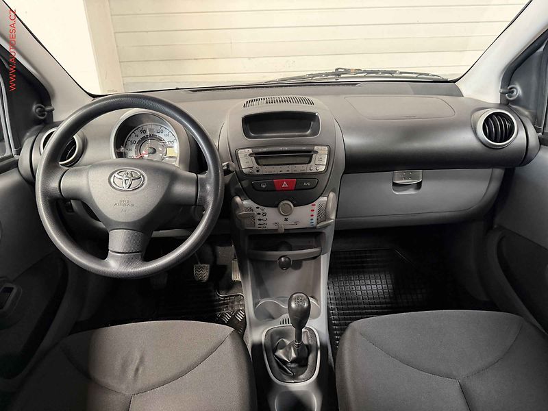 Toyota Aygo (2011) 1.0i, ČR, AC - fotka 8 z 15
