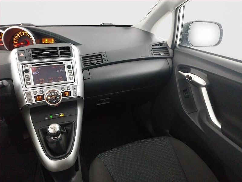 Toyota Verso (2012) 1.8 Valvematic, Navi, Tempomat - fotka 8 z 19