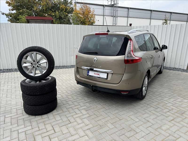 Renault Grand Scénic 1,5 dCi 7míst Navi Bose tažné - fotka 45 z 50
