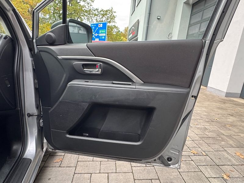 Mazda 5 (2012) 1.6 MZR-CD, 7míst - fotka 12 z 36