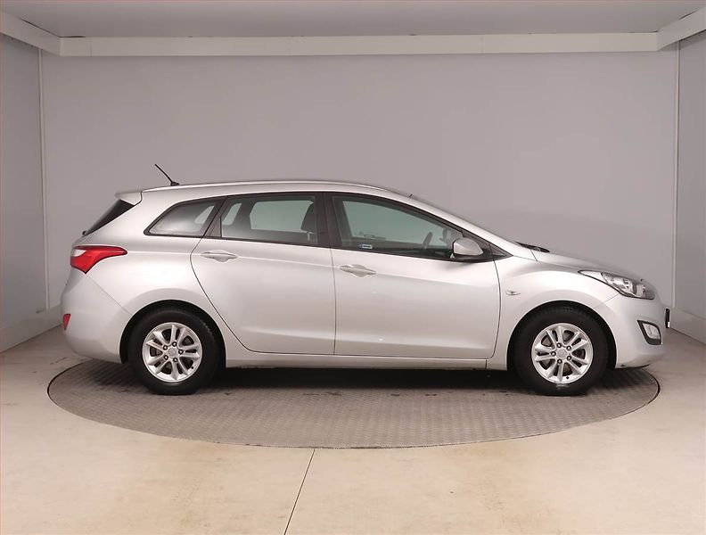 Hyundai i30 (2013) 1.6 MPI, Tempomat - fotka 6 z 15
