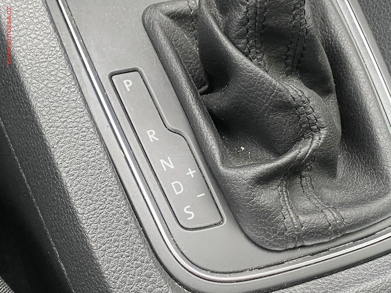 Volkswagen Jetta (2014) 2.0 TDi, DSG, bixen, TZ - fotka 15 z 20