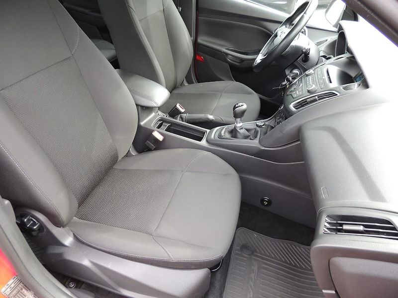 Ford Focus (2017) 1.5TDCi,70kw,výbava,ČR,1maj. - fotka 28 z 43
