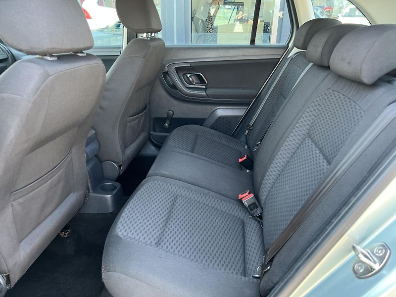 Škoda Fabia 1.6TDi 55KW ALU ČR KLIMA - fotka 18 z 34