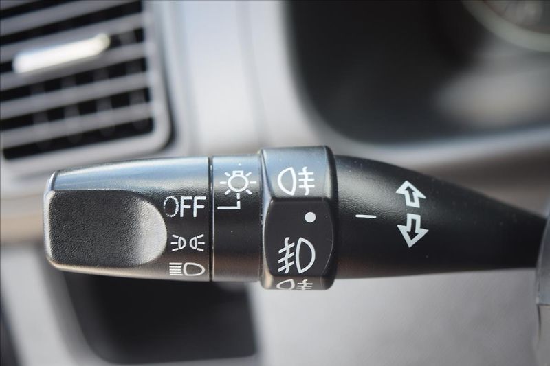 Honda CR-V 2,0 I 110KW AUTOMAT NÍZKÉ KM - fotka 35 z 50